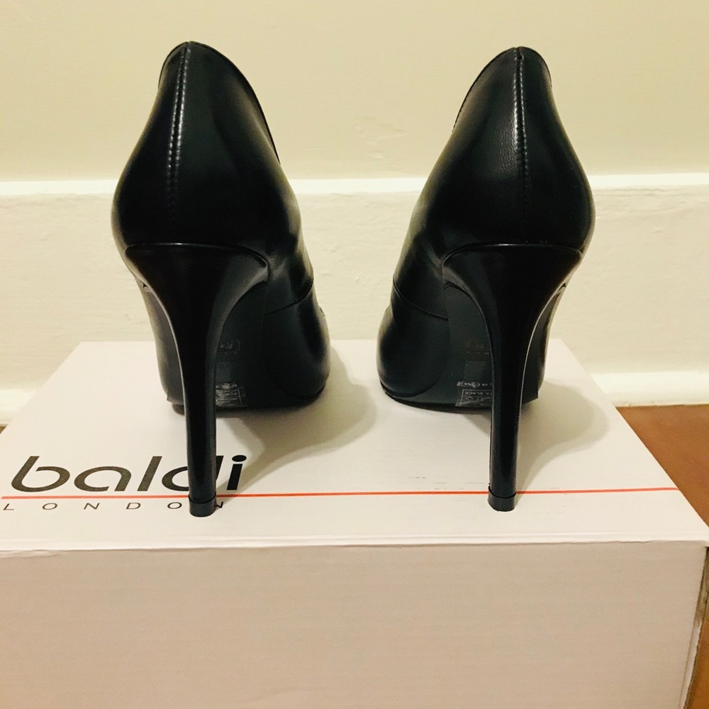 Pumps - Picture 2 of 5